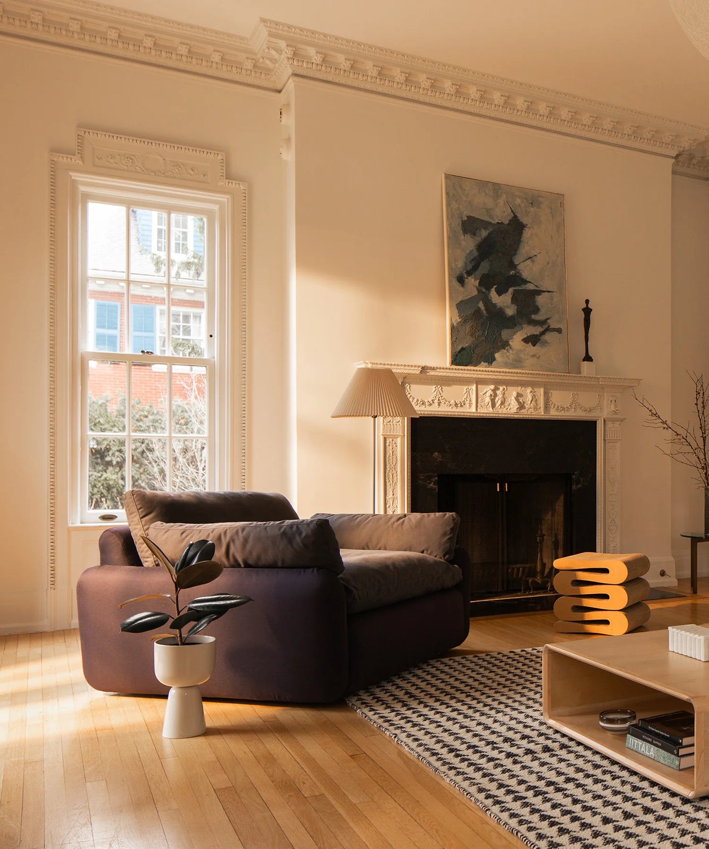 Sink Down Lounge Chair