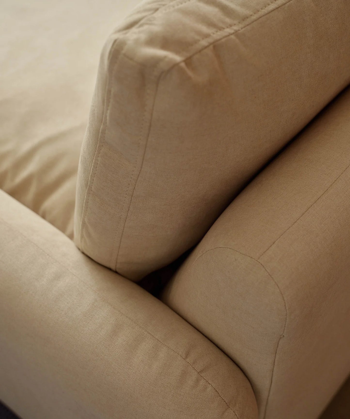 Sink Down Lounge Chair