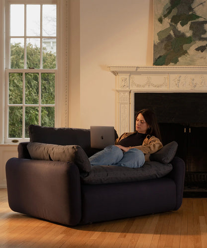 Sink Down Lounge Chair